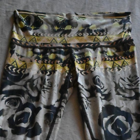 Teeki Tribal Patterned Yoga Leggings - Picture 3 of 4